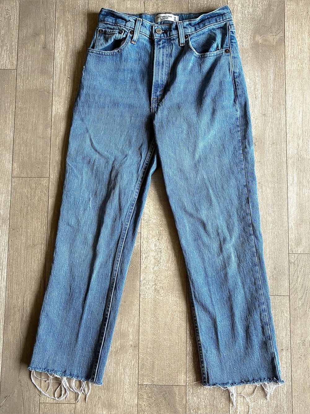 Abercrombie & Fitch 'The 90s straight ultra high rise Size: 25